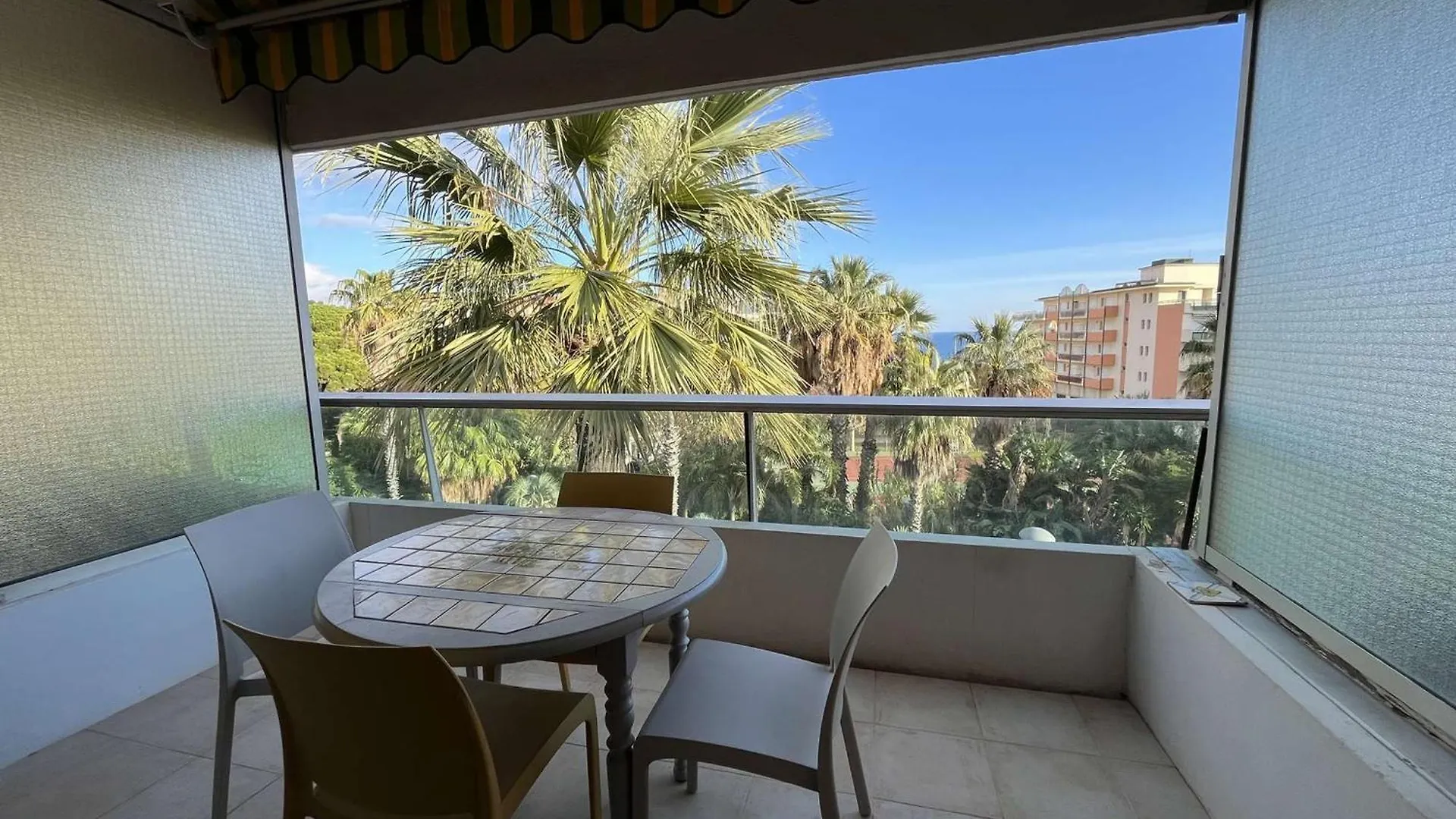 Appartement Climatise 2 Etoiles Avec Balcon, Proche Plage Et Centre - Le Lavandou - Fr-1-308-199 Apartment